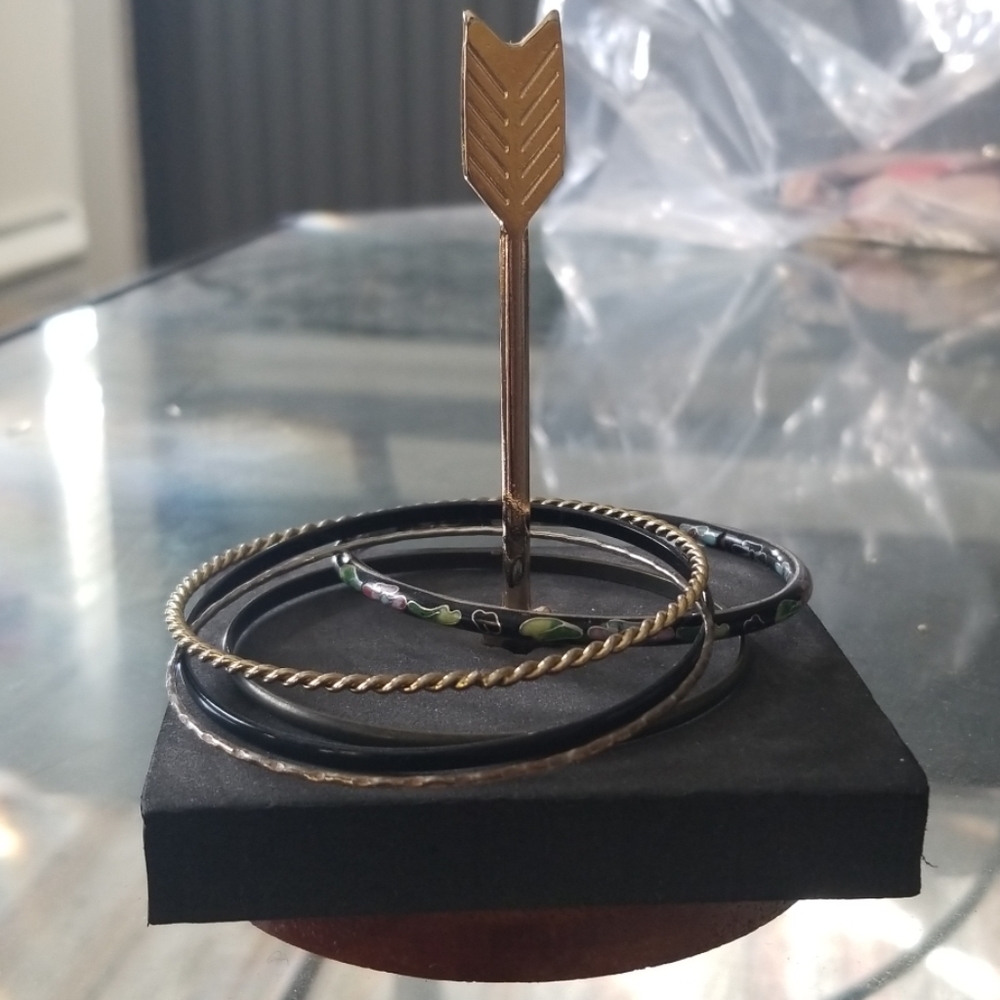Arrow Bracelet Stand